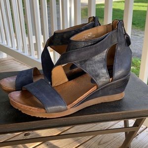 Miz Mooz Leather Wedge Sandal Navy Metallic🖤 9.5